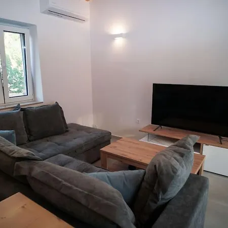 Di Pietra Ii Liapades